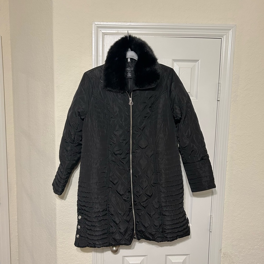 Women’s Large puffy coat with removable faux fur neck piece. Midnight velvet